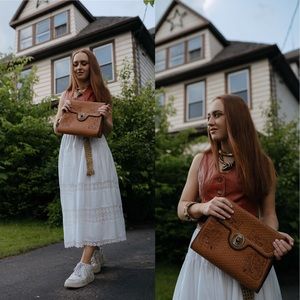1960s White Daisy Embroidered Full Midi Skirt